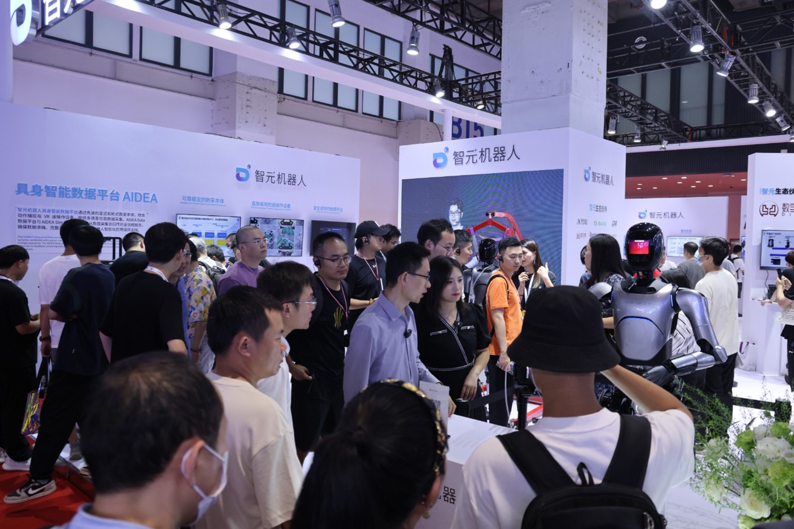 VSport-胜利机器人亮相世界机器人大会WRC